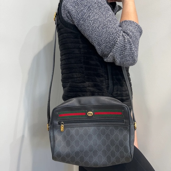 100% GUARANTEED AUTHENTIC Gucci GG Canvas Crossbody - Picture 3 of 10